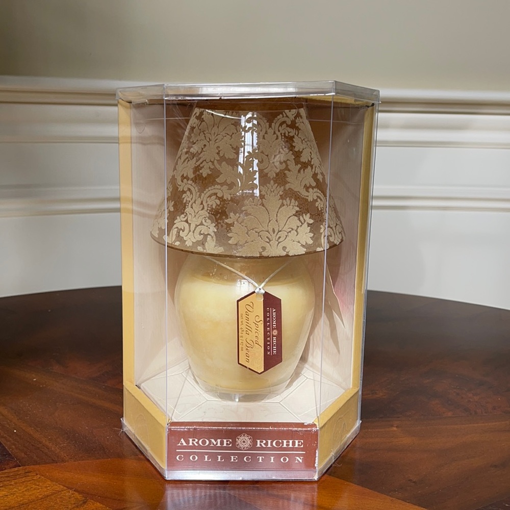 BRAND NEW Spiced Vanilla Bean Aroma Candle